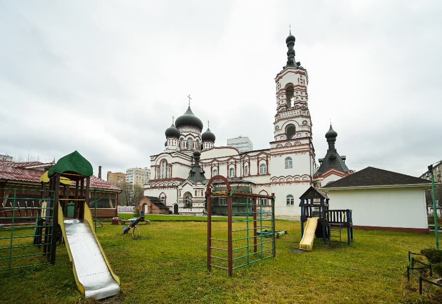 Храм великомученика Димитрия Солунского на Благуше: главное фото